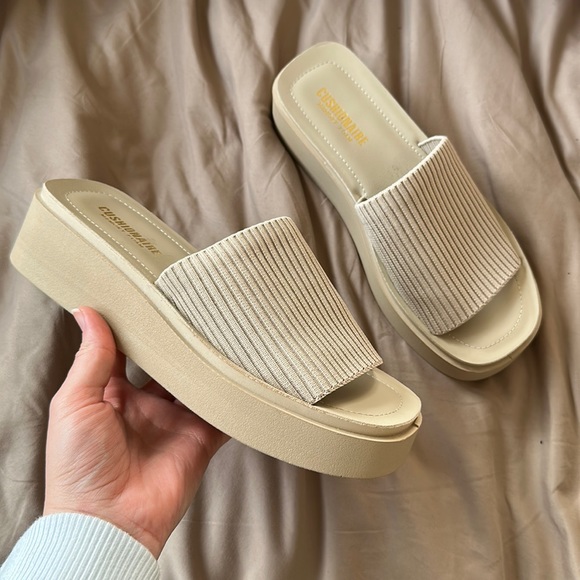 CUSHIONAIRE Shoes - NWOT Cushionaire Memory Foam Slides
